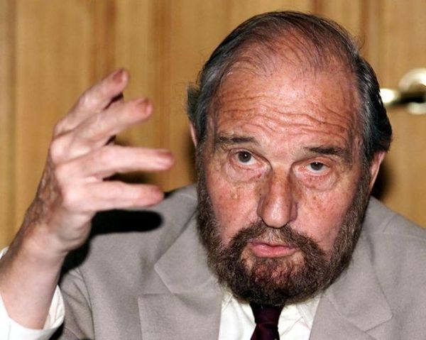 Muere a los 98 años George Blake, uno de los espías de la Guerra Fría que traicionó a Londres