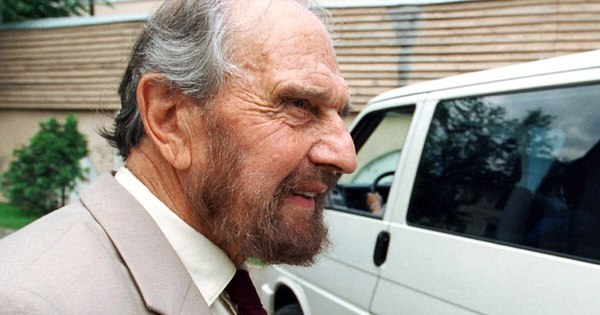 La Nación / George Blake, el último agente doble británico que espiaba para la KGB