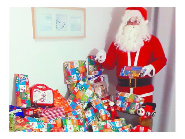 El Papá Noel albirrojo que repartió regalitos
