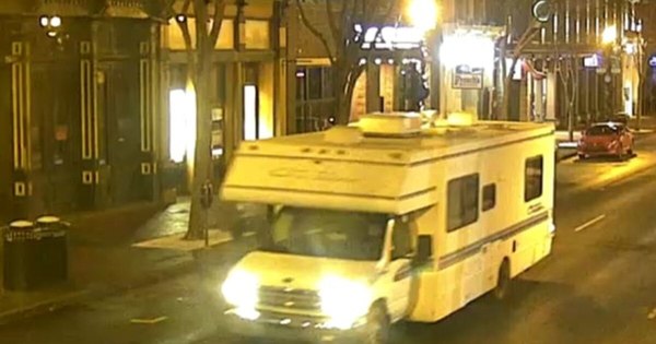 La Nación / Una caravana explota en Nashville tras una misteriosa cuenta atrás