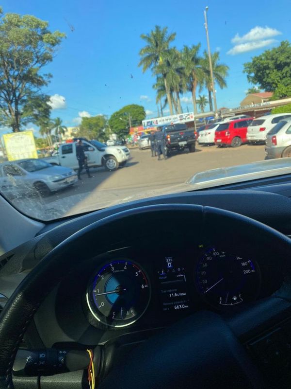 Agentes de la Policía Nacional siguen ahuyentando a los pocos turistas que llegan a PJC
