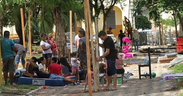 La Nación / MUVH se instala frente al Cabildo y busca refugio temporal para víctimas de incendio