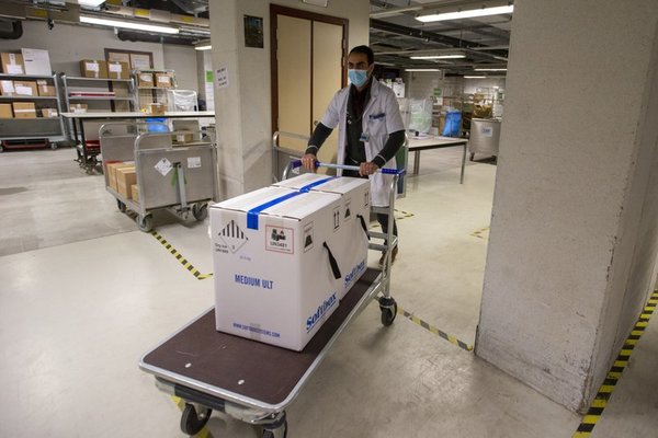 Alemania y Hungría aplican las primeras vacunas de la Unión Europea | .::Agencia IP::.