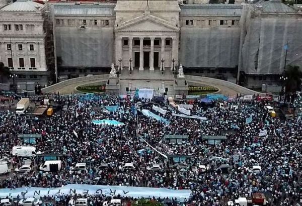 Un Senado polarizado decide si legaliza el aborto en Argentina