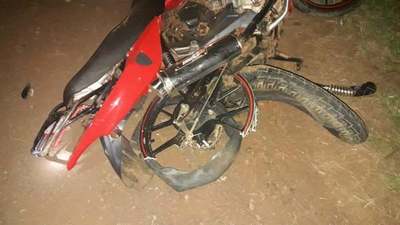 DOS ADOLESCENTES HOSPITALIZADOS TRAS COLISIÓN DE AUTOMÓVIL CONTRA MOTOCICLETA