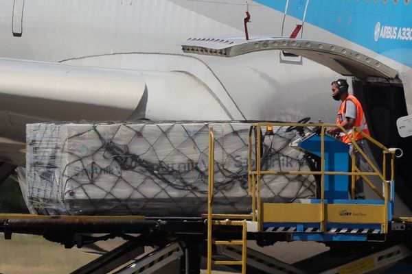 Argentina comenzará a vacunar el próximo martes contra la COVID - Mundo - ABC Color