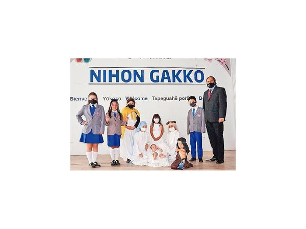 Estudiantes del Nihon Gakko con pesebre en modo virtual