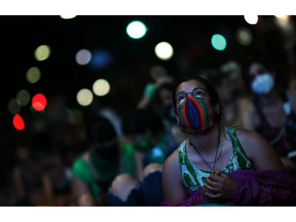 Un Senado argentino polarizado decide si legaliza el aborto