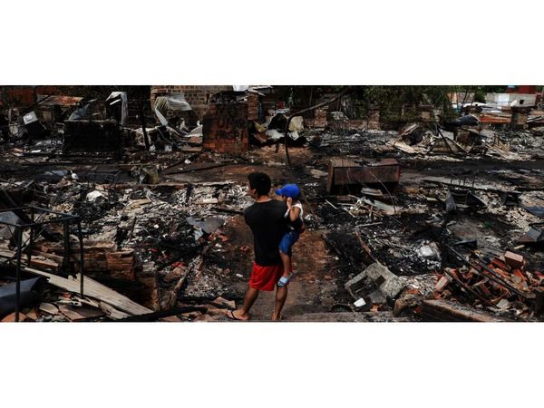 Analizan alternativas para reubicar a evacuados por incendio en Chacarita