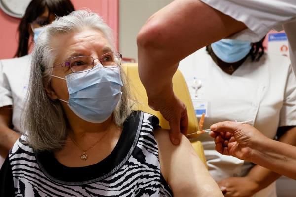 Una anciana de 78 años, primera vacunada en Francia - Mundo - ABC Color