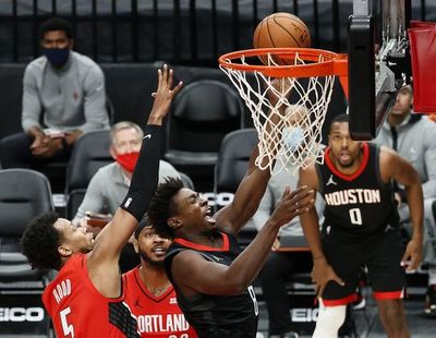 McCollum da agónico triunfo a Portland ante unos Rockets diezmados - Básquetbol - ABC Color