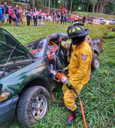 Conductor queda herido tras triple choque - ABC en el Este - ABC Color
