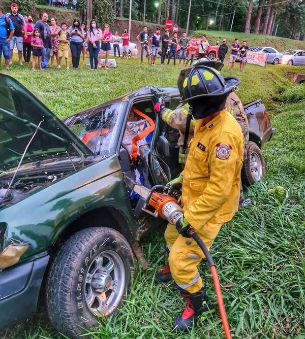 Conductor queda herido tras triple choque - ABC en el Este - ABC Color