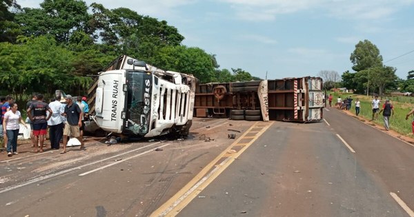 La Nación / Al menos 37 muertos en un accidente de autobús en Camerún