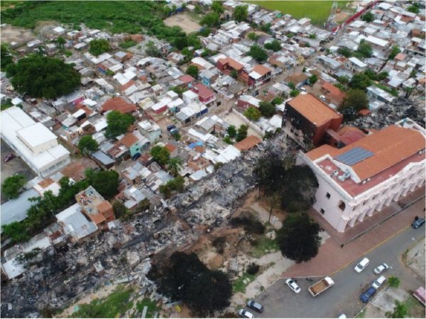 Bombero advierte que incendio en la Chacarita es "un aviso" y y puede repetirse