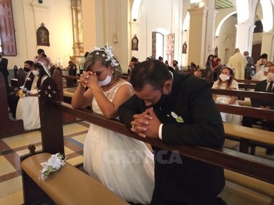 Crónica / Casorio Comunitario: Nueve parejas dieron el ¡si quiero! ante Ñandejára