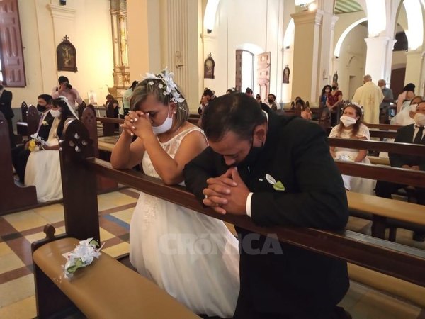 Crónica / Casorio Comunitario: Nueve parejas dieron el ¡si quiero! ante Ñandejára