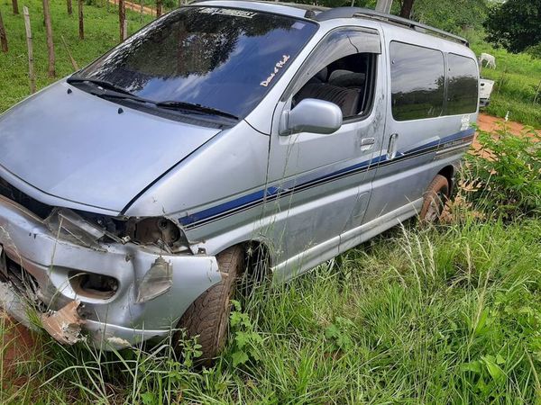 Delincuentes abandonan camioneta hurtada en Sapucai durante la navidad - Nacionales - ABC Color