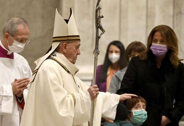 El papa Francisco anuncia un Año de la Familia