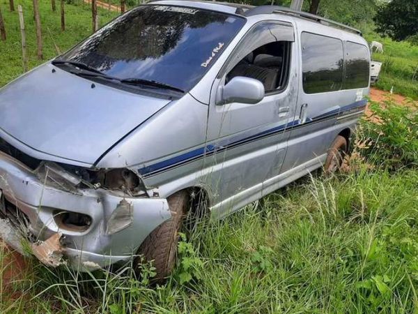 Delincuentes abandonan camioneta hurtada en Sapucai durante la navidad