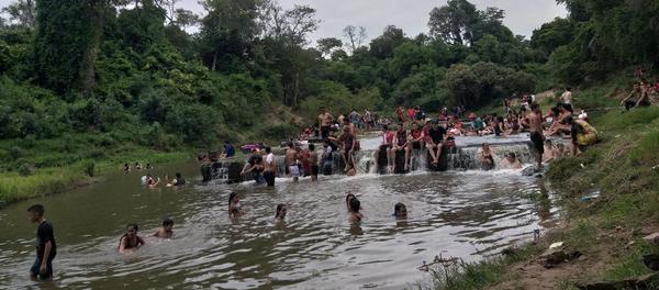 Denuncian aglomeración en arroyo de R.I. 3 Corrales – Prensa 5