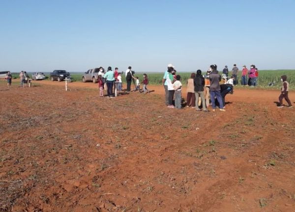 Gremios piden al Ejecutivo que vete la ley sancionada que pretende transferir tierras de Marina Cue - Nacionales - ABC Color