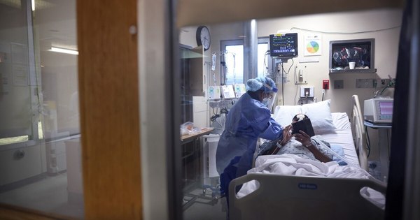 La Nación / La pandemia podría agravarse en EEUU después de las fiestas, según experto