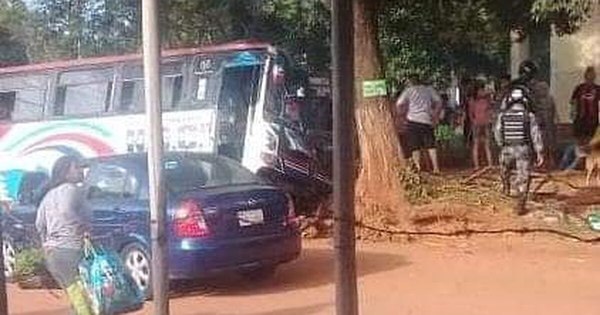 La Nación / Imprudencia de chofer de ómnibus habría causado accidente fatal en Capiatá