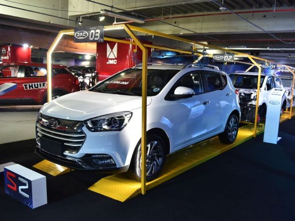 Indi planea comprar camionetas de lujo