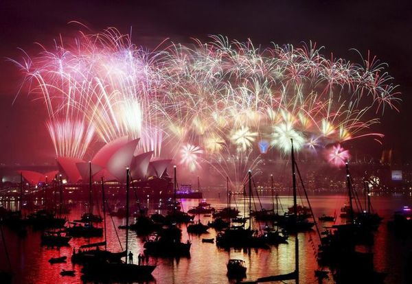 Sídney prohíbe asistencia de público a los tradicionales fuegos artificiales de fin de año - Mundo - ABC Color