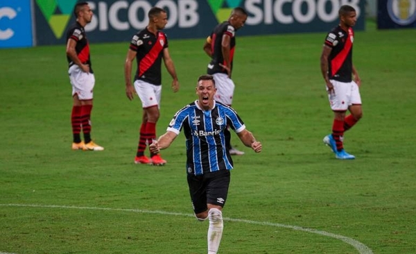 HOY / Diego Churín rescata el triunfo para Gremio