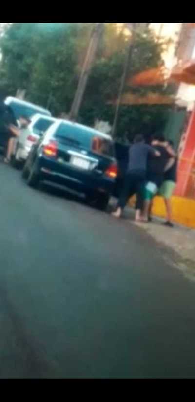 Secretarios de presunto narco habrían sido desplumados por policías