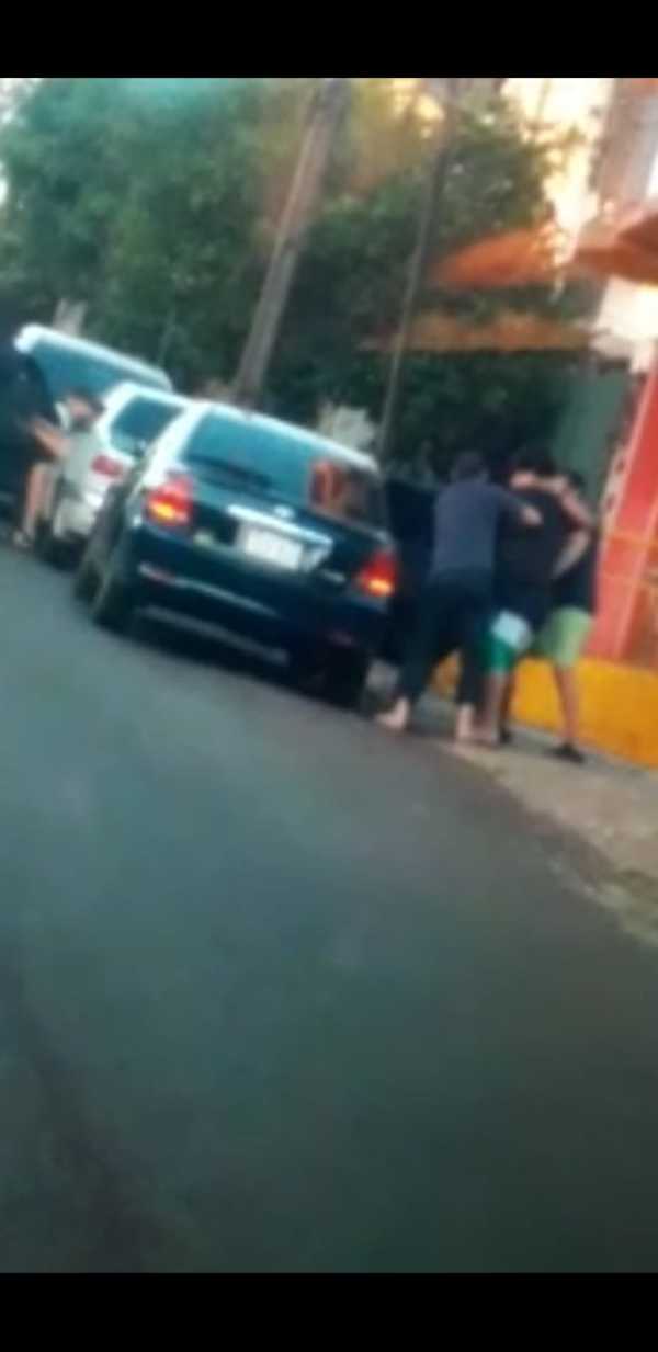 Secretarios de presunto narco habrían sido desplumados por policías