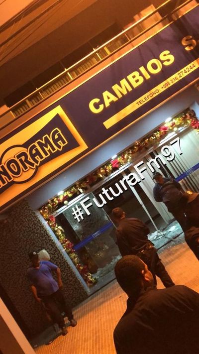 Disparan con fusil Contra dos Casas de Cambios en PJC