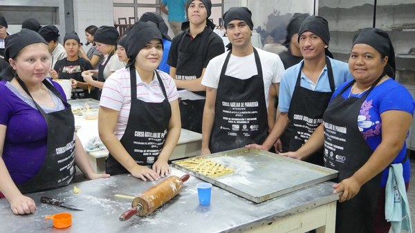 Programa de apoyo a la inserción laboral juvenil cuenta con nuevos egresados