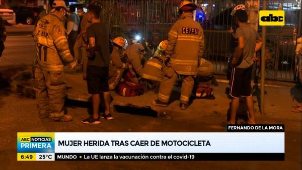 Mujer herida tras caer de una motocicleta - ABC Noticias - ABC Color