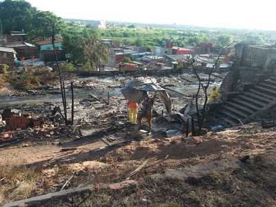 Retiraron 40 toneladas de desechos en zona del incendio en la Chacarita - Megacadena — Últimas Noticias de Paraguay