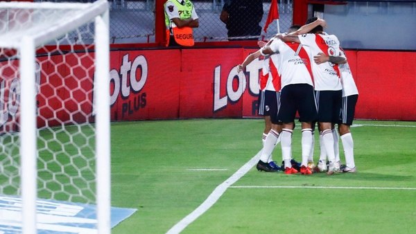 Con Robert Rojas como figura, River gana y llega con todo al superclásico