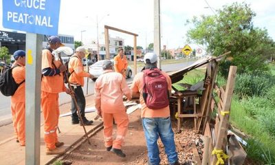 Despejan veredas en avenida Perú