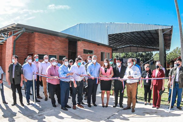 Gobierno inaugura moderno polideportivo en institución educativa de la ciudad de San Roque González - El Trueno