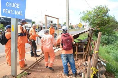 Avenida Perú: Comuna derribó casillas de vendedores informales