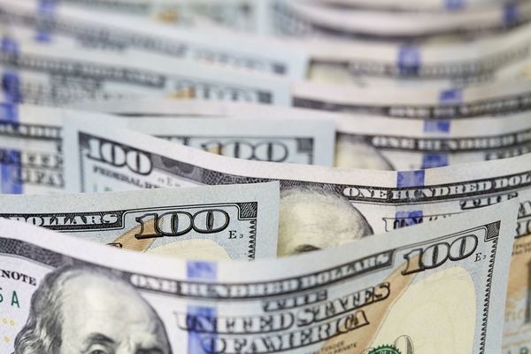 Dólar sigue en baja y acumula caída de 4% en este diciembre - MarketData