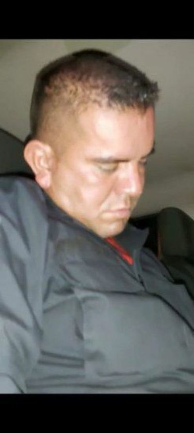 Policía filmado durmiendo en patrullera, supuestamente alcoholizado