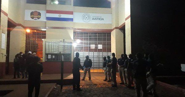 La Nación / Requisa en el Cereso de Encarnación sobre caso de llamadas extorsivas