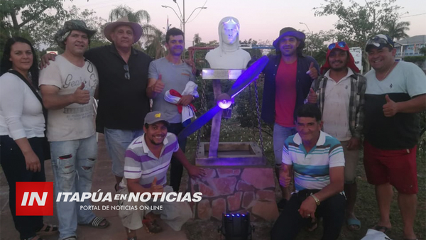 COLOCAN BUSTO DEL CAP. CARMELO PERALTA EN LA ENTRADA DE SAN COSME Y DAMIÁN