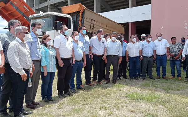 Realizan palada inicial de remodelación en el Estadio Ovetenses Unidos - Noticiero Paraguay