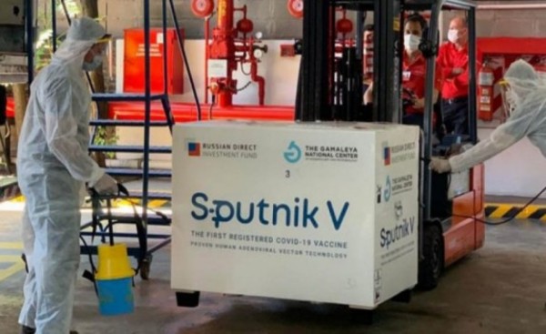 Personal de blanco de Puerto Iguazú recibe primera dosis del Sputnik V