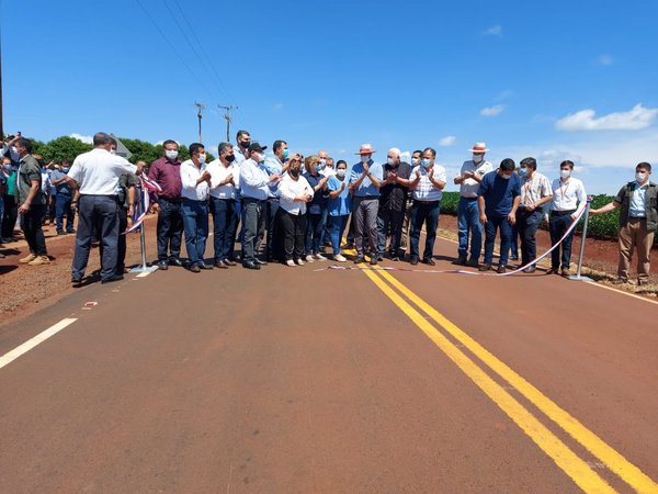 Gobierno inaugura ruta y celebra haber asfaltado 2.000 kilómetros de rutas en dos años - El Trueno