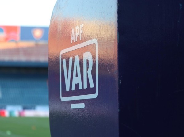 Análisis del VAR en una de las semifinales del Torneo Clausura - APF