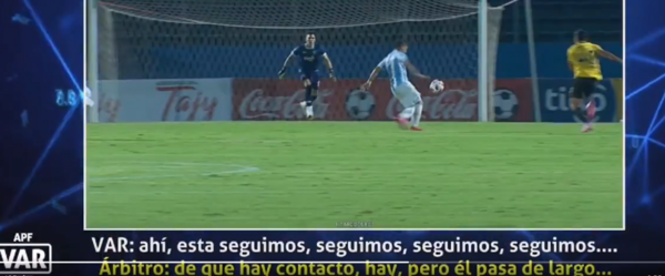 Audio VAR: 'se tira, se tira' y 'le queda largo el balón', dice Díaz de Vivar